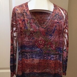 Justified lightweight v-neck top with bling.